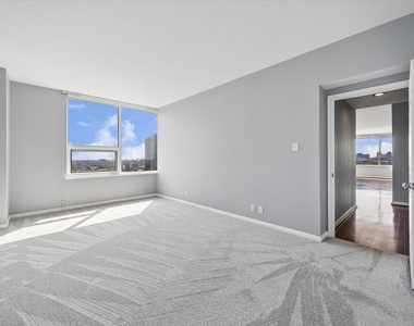 15 Greenway Plaza - Photo Thumbnail 17
