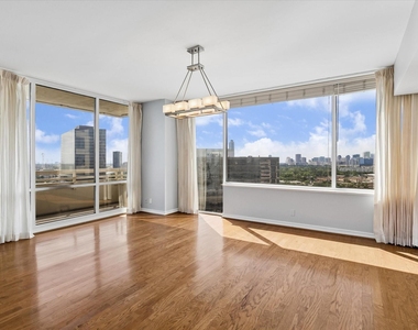 15 Greenway Plaza - Photo Thumbnail 2