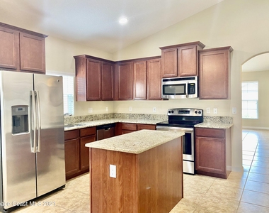 760 Fiddleleaf Circle - Photo Thumbnail 7