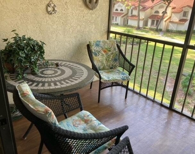 1041 Country Club Drive - Photo Thumbnail 12
