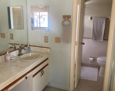 1041 Country Club Drive - Photo Thumbnail 8
