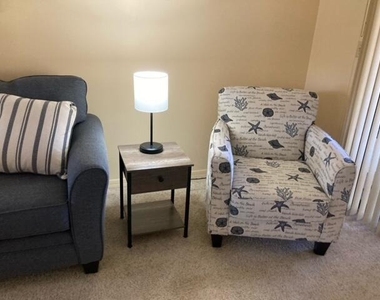 1041 Country Club Drive - Photo Thumbnail 3
