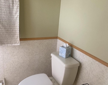 1041 Country Club Drive - Photo Thumbnail 9