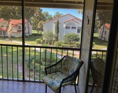 1041 Country Club Drive - Photo Thumbnail 11