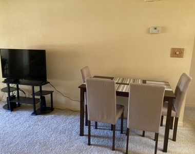 1041 Country Club Drive - Photo Thumbnail 5