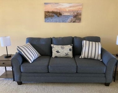1041 Country Club Drive - Photo Thumbnail 2