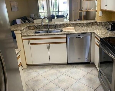 1041 Country Club Drive - Photo Thumbnail 4