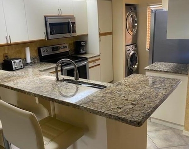 1041 Country Club Drive - Photo Thumbnail 6