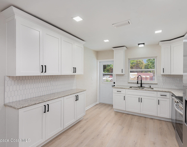 1650 Leach Circle - Photo Thumbnail 10