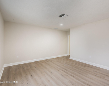 1650 Leach Circle - Photo Thumbnail 4