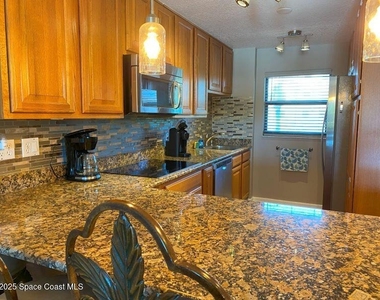 7520 Ridgewood Avenue - Photo Thumbnail 4