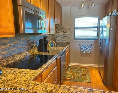7520 Ridgewood Avenue - Photo Thumbnail 10