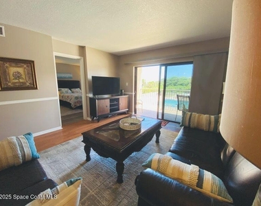 7520 Ridgewood Avenue - Photo Thumbnail 6
