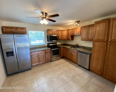 304 Buchanan Avenue - Photo Thumbnail 3
