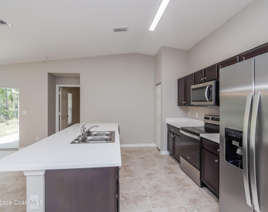 2601 Tennyson Avenue Se - Photo Thumbnail 4