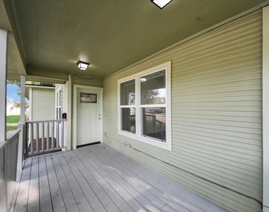 4314 6th Street - Photo Thumbnail 4