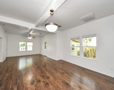 4314 6th Street - Photo Thumbnail 7