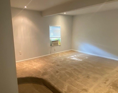 1918 Oleander Drive - Photo Thumbnail 9