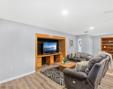 975 Oak Street - Photo Thumbnail 23