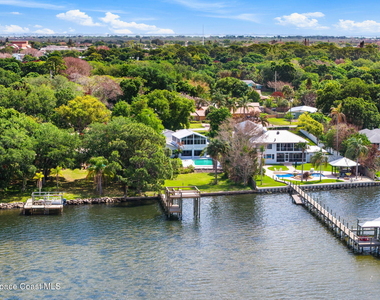 975 Oak Street - Photo Thumbnail 3