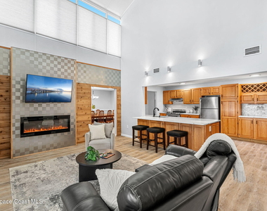975 Oak Street - Photo Thumbnail 13