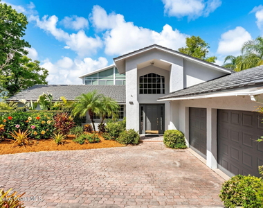 975 Oak Street - Photo Thumbnail 1