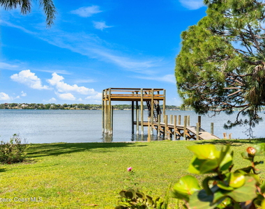 975 Oak Street - Photo Thumbnail 2
