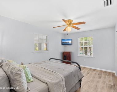 975 Oak Street - Photo Thumbnail 32