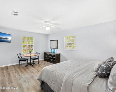 975 Oak Street - Photo Thumbnail 33