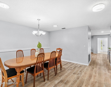 975 Oak Street - Photo Thumbnail 5