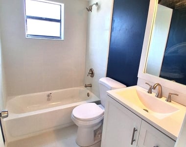 426 Jupiter Boulevard Nw - Photo Thumbnail 9