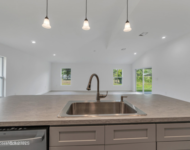 2310 Madrid Avenue Se - Photo Thumbnail 8