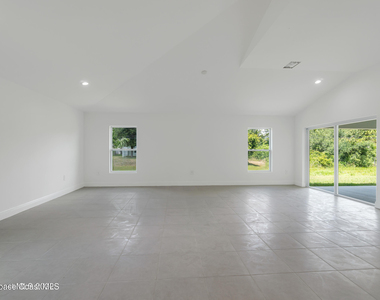 2310 Madrid Avenue Se - Photo Thumbnail 2