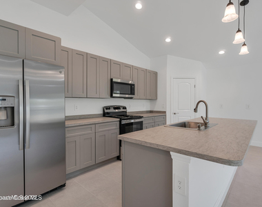 2310 Madrid Avenue Se - Photo Thumbnail 5