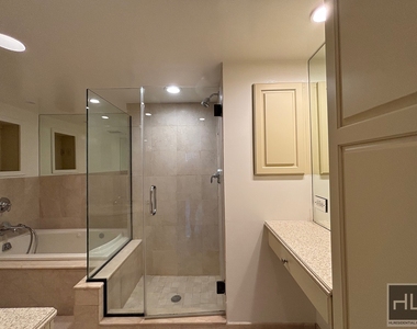 East 63 Street - Photo Thumbnail 4