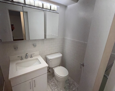 East 56th Street - Photo Thumbnail 8