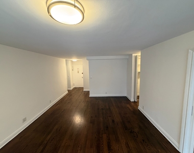 East 56th Street - Photo Thumbnail 3