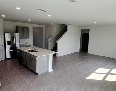 32813 Osprey Peak Way - Photo Thumbnail 5