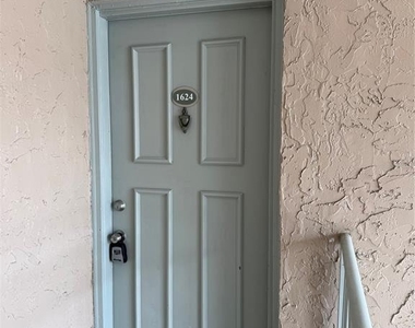 7210 N Manhattan Avenue - Photo Thumbnail 22