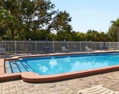 7210 N Manhattan Avenue - Photo Thumbnail 25