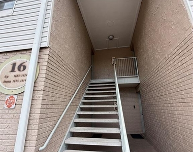 7210 N Manhattan Avenue - Photo Thumbnail 23