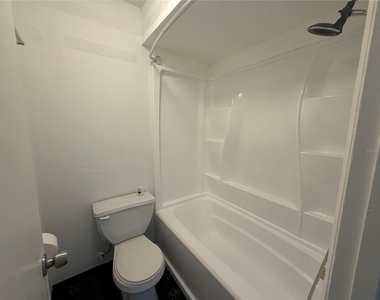 7210 N Manhattan Avenue - Photo Thumbnail 11