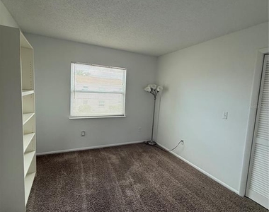 7210 N Manhattan Avenue - Photo Thumbnail 20