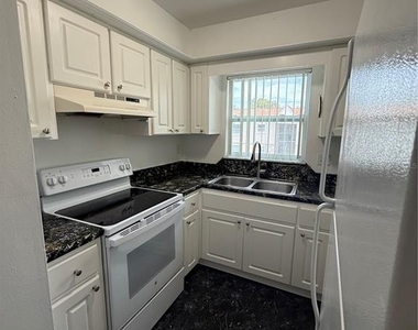 7210 N Manhattan Avenue - Photo Thumbnail 7