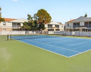 7210 N Manhattan Avenue - Photo Thumbnail 24