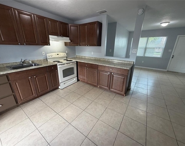 613 Carver Drive - Photo Thumbnail 2