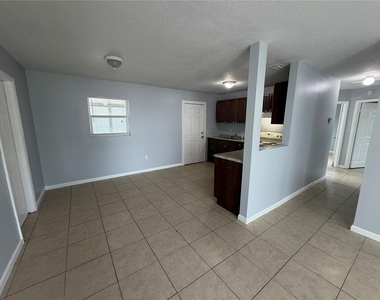 613 Carver Drive - Photo Thumbnail 3