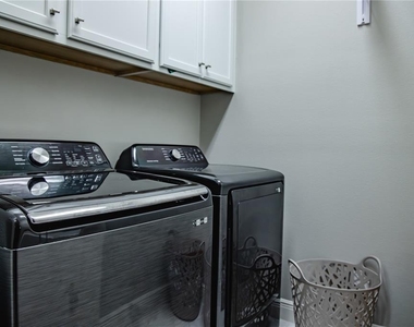 10452 Laguna Plains Drive - Photo Thumbnail 6
