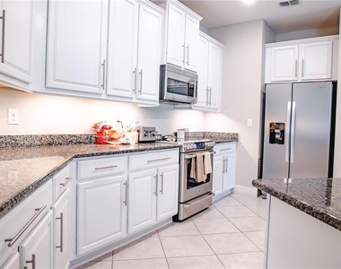 10452 Laguna Plains Drive - Photo Thumbnail 14
