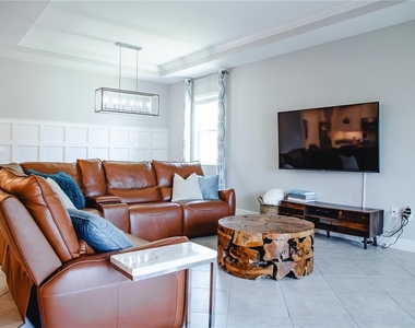 10452 Laguna Plains Drive - Photo Thumbnail 11